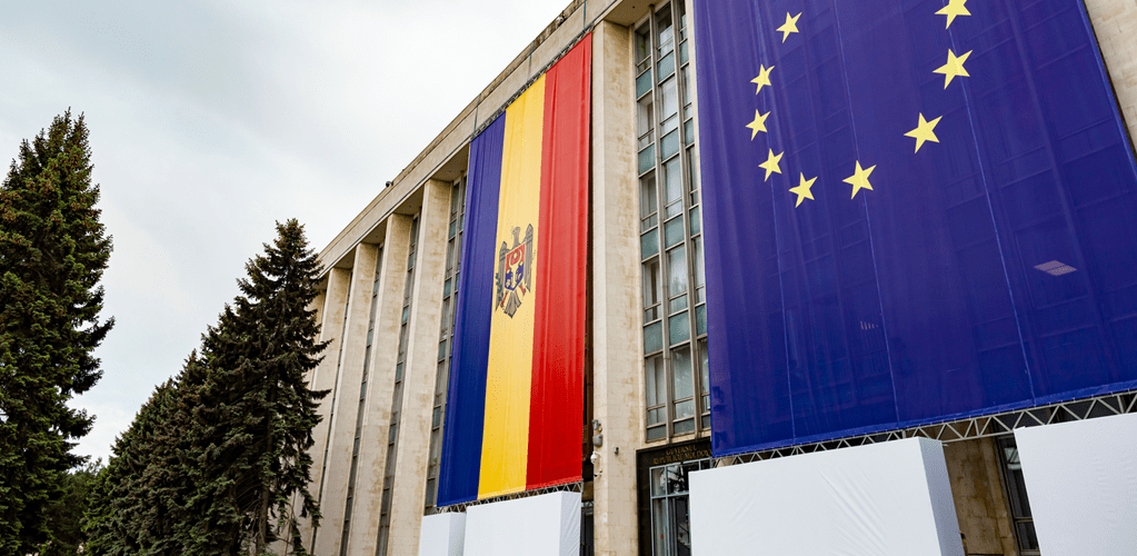 Moldova votes on whether to join EU as Russia intensifies vast disinformation campaign